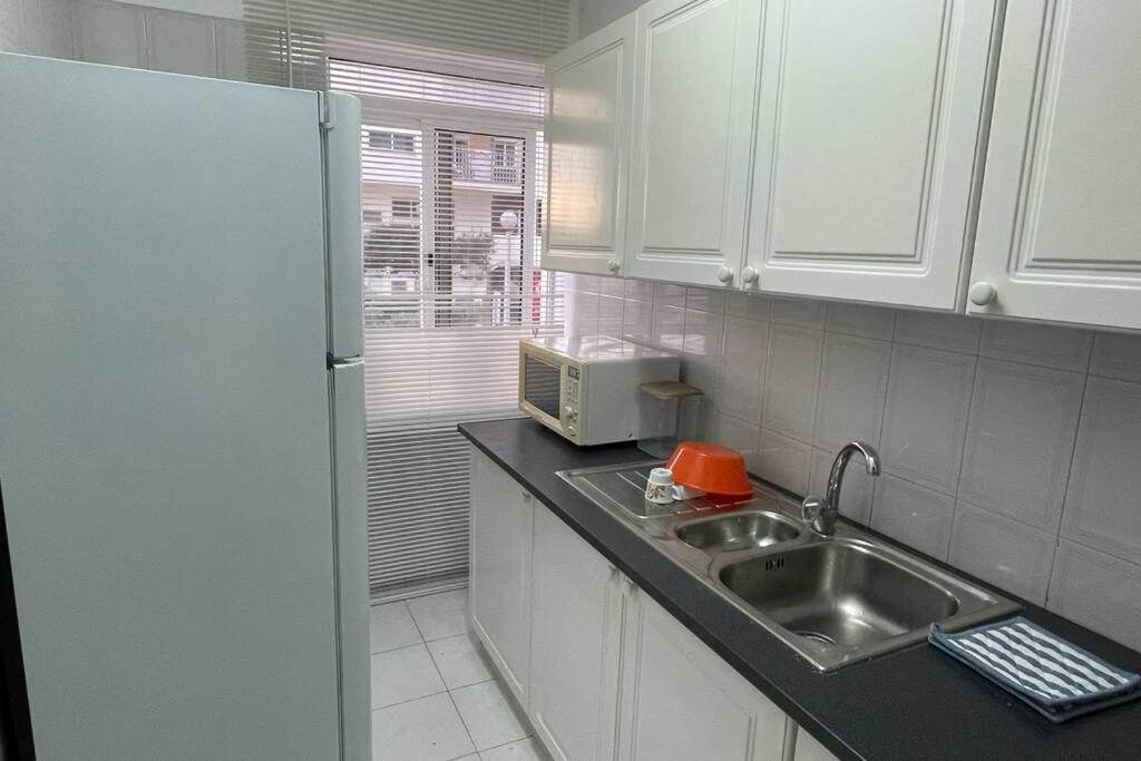 Blue - Beachfront Apartment Armacao de Pera Ngoại thất bức ảnh